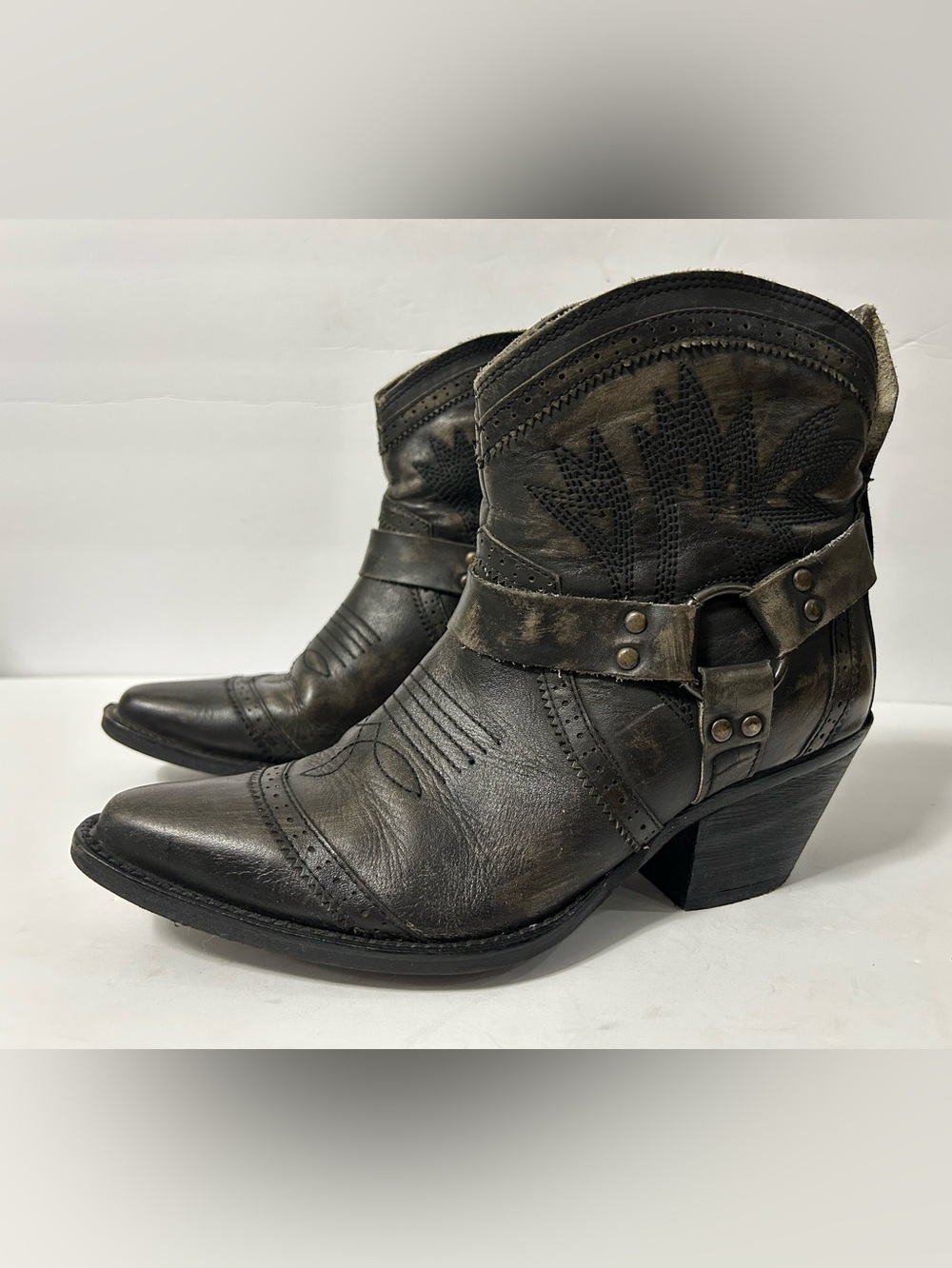 Dingo Gummy Bear DI 747 Women's Distressed Black Leather Ankle Boots 8.5M